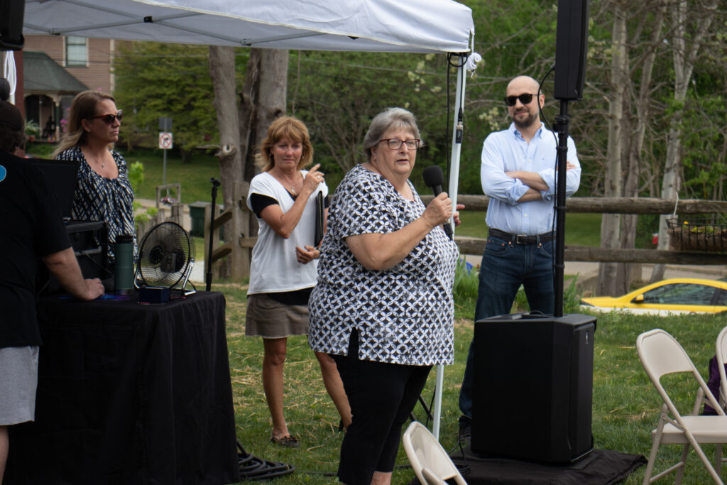 Image of Mantua Mayor Linda Clark speaking